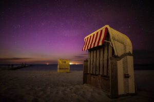 Polarlicht über der Ostseeküste in Stein in Schleswig-Holstein
