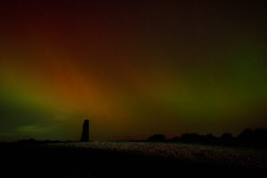 Polarlicht über dem U-Boot Ehrenmal in Laboe in Schleswig-Holstein